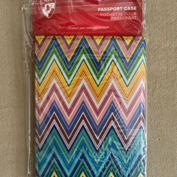 NWT Heys Multicolour Chevron Passport Holder - Picture 2 of 3